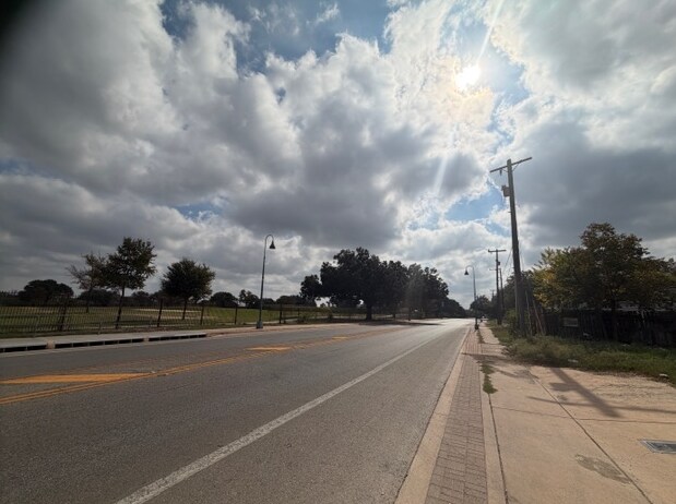 2011 Mission Rd, San Antonio, TX à louer - Photo de la ville - Image 2 de 15