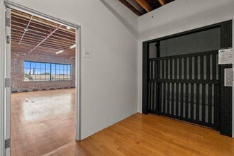 5176 Santa Monica Blvd, Los Angeles, CA for lease Interior Photo- Image 1 of 6
