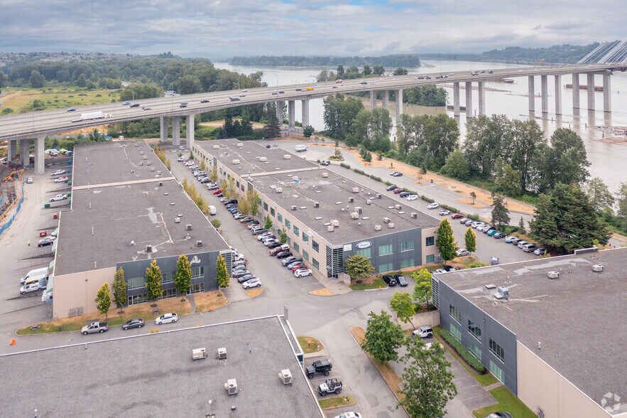 9 Burbidge St, Coquitlam, BC à louer - Photo du bâtiment - Image 3 de 4