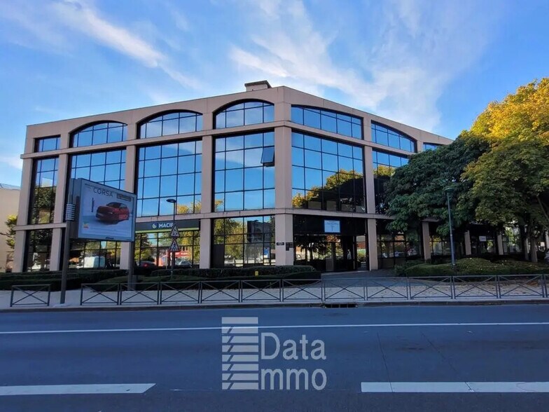 Office in Torcy for lease - Building Photo - Image 1 of 18