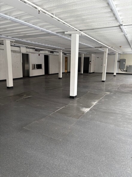 1088 Rue De L'église, Verdun, QC for lease - Building Photo - Image 3 of 4