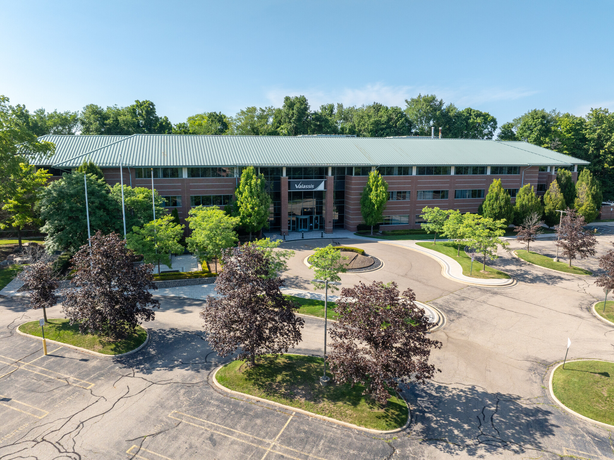 19975 Victor Pky, Livonia, MI for lease Building Photo- Image 1 of 15