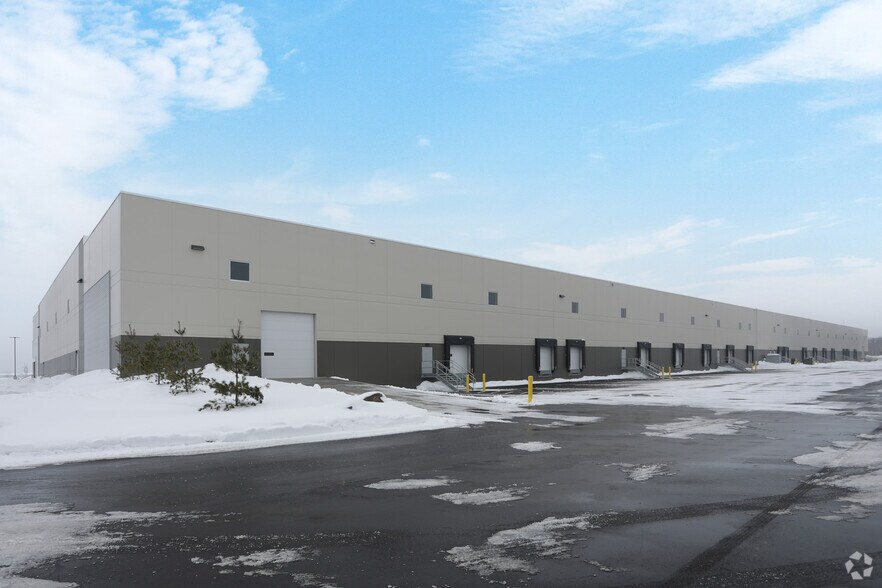 8367 Bunker Lake Blvd, Ramsey, MN à louer - Photo du bâtiment - Image 3 de 5