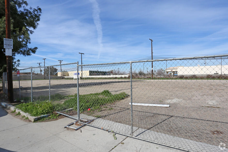 Julian Ave, Bakersfield, CA à vendre - Photo principale - Image 1 de 3