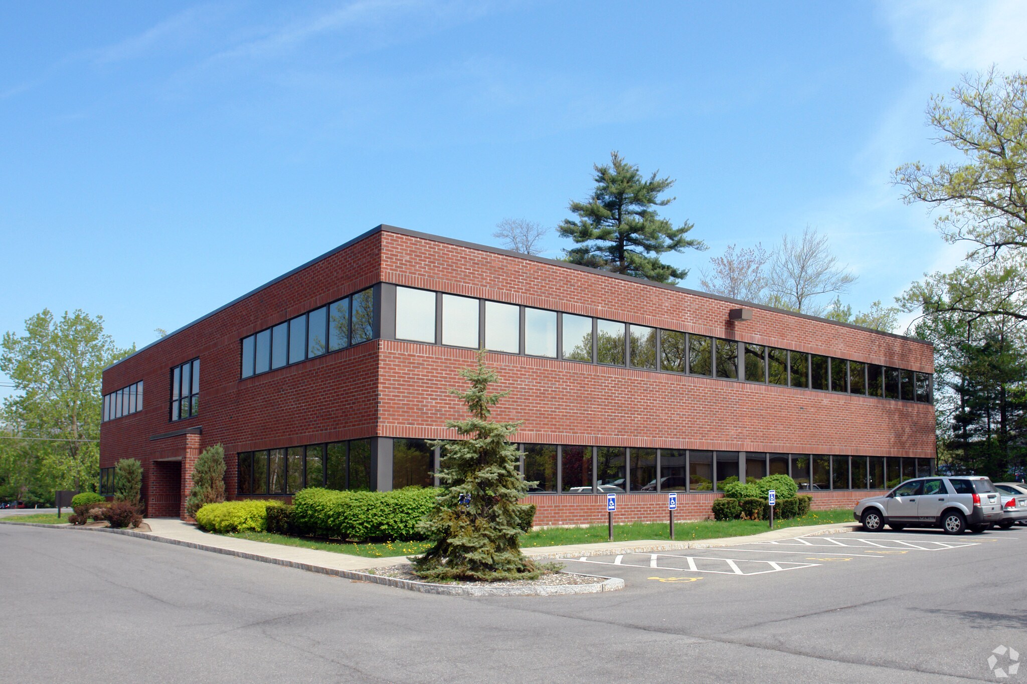 441 New Karner Rd, Albany, NY à louer Photo du bâtiment- Image 1 de 37