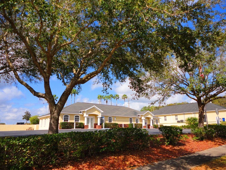 6937 Medical View Ln, Zephyrhills, FL à louer - Photo du bâtiment - Image 3 de 40