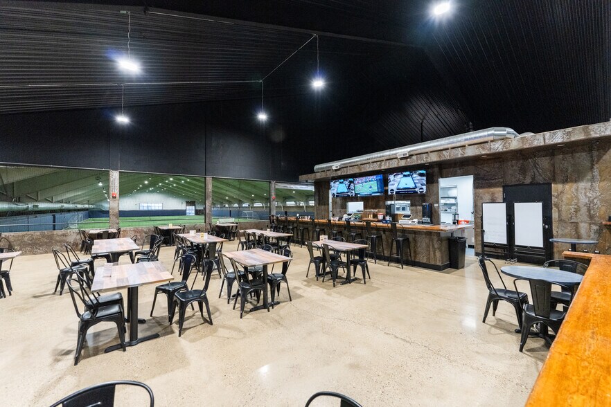 1 Racquet Ln, Monroeville, PA à louer - Photo intérieure - Image 1 de 12