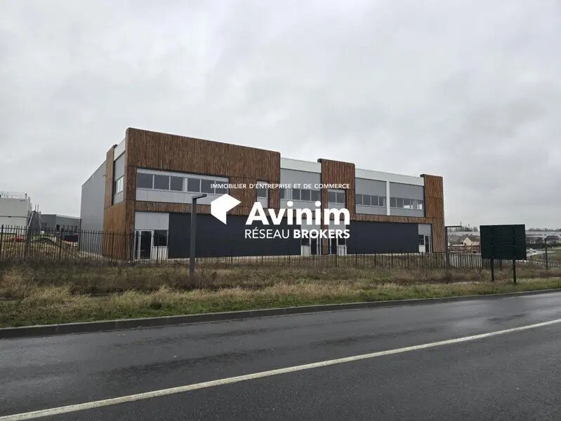 Industrial in Louvres for lease Building Photo- Image 1 of 6