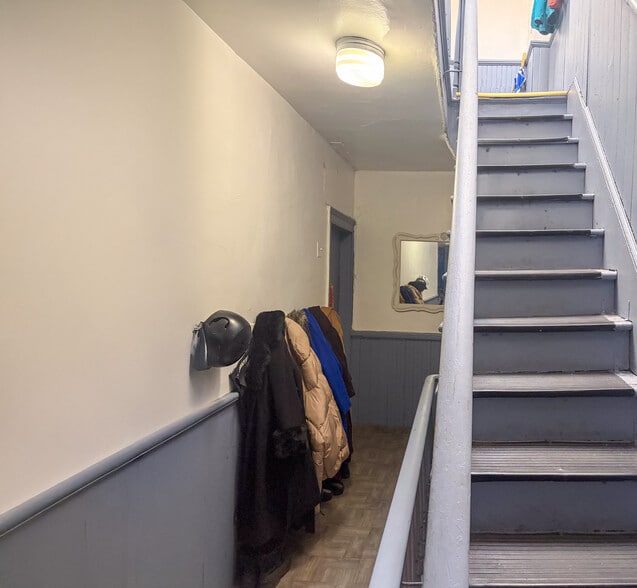 255 20th St, Brooklyn, NY for sale - Interior Photo - Image 2 of 11