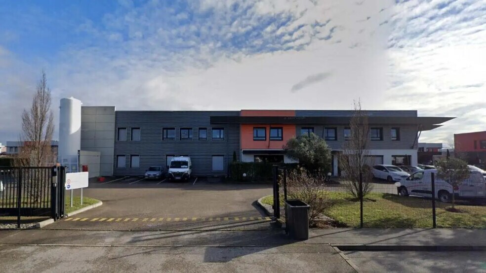 6 Rue De Lombardie, Saint-Priest à louer - Photo du bâtiment - Image 3 de 7