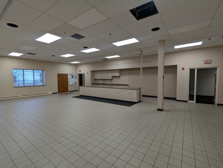 6262 Cochran Rd, Solon, OH à vendre - Photo du bâtiment - Image 2 de 23