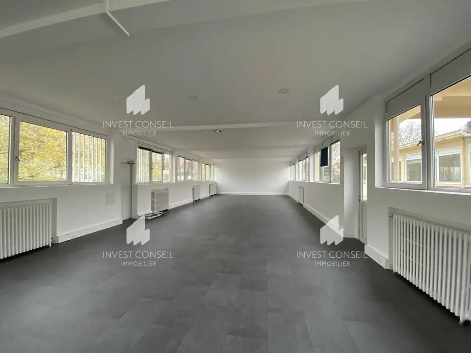 Office in Nanterre for lease Interior Photo- Image 1 of 7