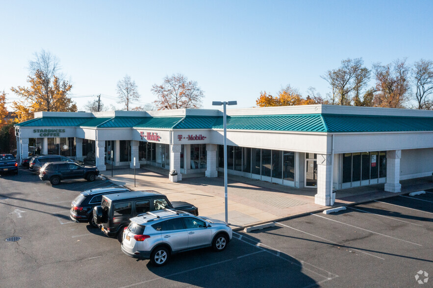 1596 Union Tpke, New Hyde Park, NY for lease - Building Photo - Image 1 of 20