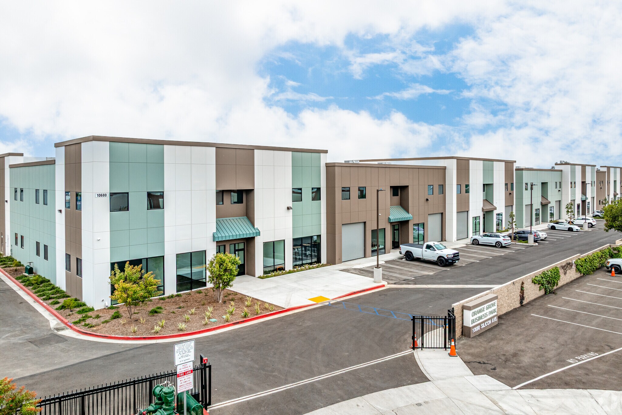 10680 Silicon Ave, Montclair, CA à louer Photo principale- Image 1 de 31