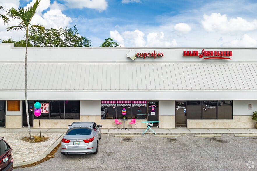11707-11777 N Dale Mabry Hwy, Tampa, FL à louer - Photo du bâtiment - Image 3 de 14