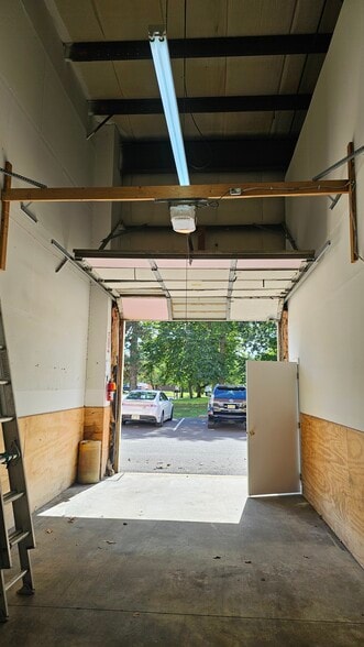 1044 Industrial Dr, West Berlin, NJ for lease - Building Photo - Image 3 of 14