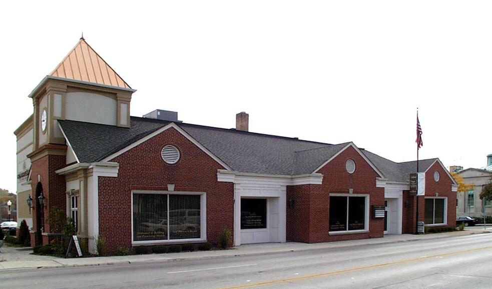 24 S 2nd St, St Charles, IL à vendre - Photo principale - Image 2 de 4