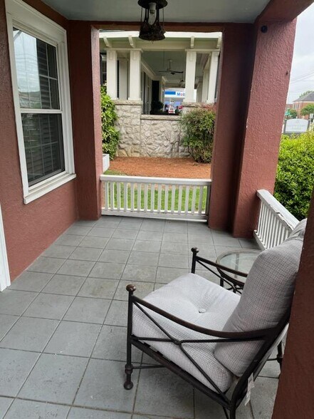 1102 N Main St, High Point, NC à louer - Photo du bâtiment - Image 3 de 30