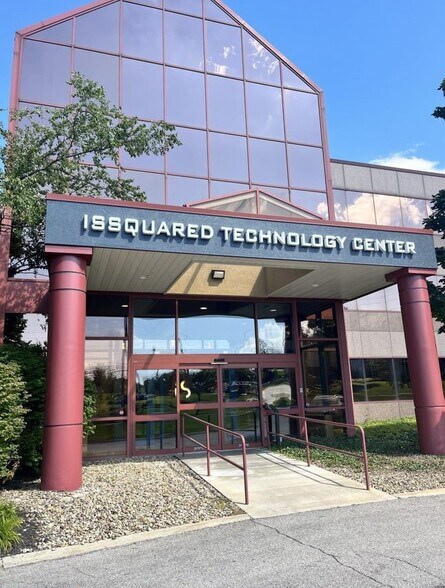 100 7th Ave, Chardon, OH à louer - Photo du bâtiment - Image 2 de 9