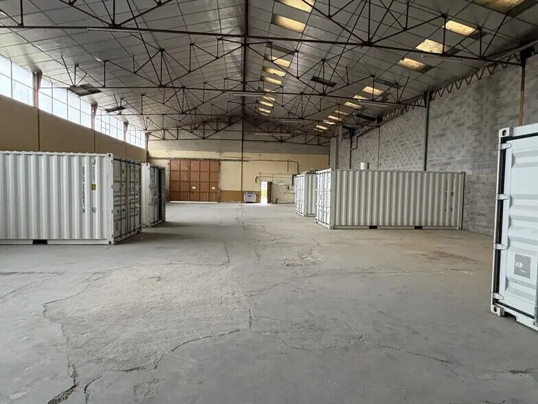 Flex in Décines-Charpieu for sale - Building Photo - Image 3 of 11