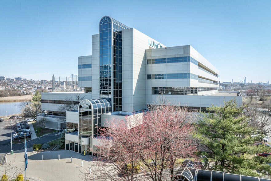 55 Challenger Rd, Ridgefield Park, NJ à louer - Photo du bâtiment - Image 1 de 8