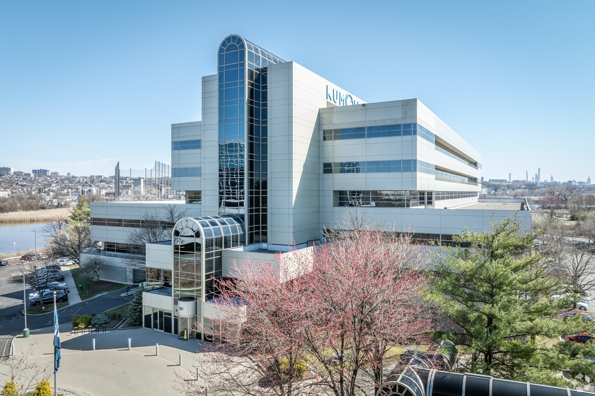 55 Challenger Rd, Ridgefield Park, NJ à louer Photo du bâtiment- Image 1 de 9