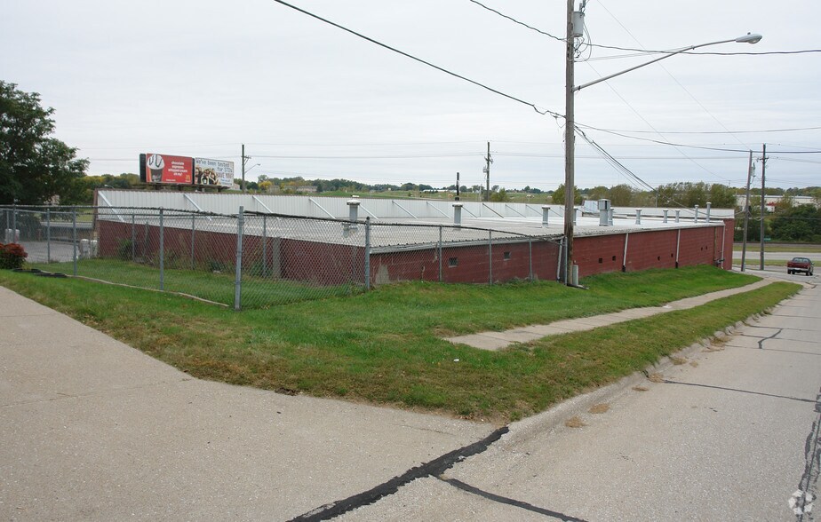 1419 Fort Crook Rd N, Bellevue, NE à vendre - Photo du bâtiment - Image 2 de 2