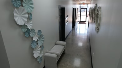 2001 Club Manor Dr, Maumelle, AR for lease Interior Photo- Image 2 of 3