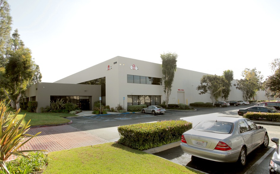 13140 Alondra Blvd, Cerritos, CA for lease - Primary Photo - Image 3 of 6