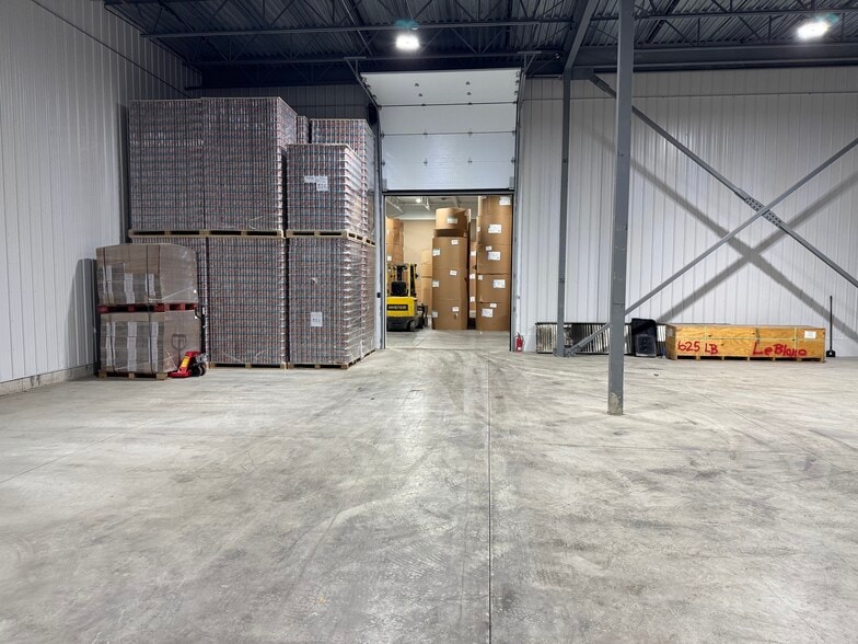 171 Av Dalcourt, Louiseville, QC for lease - Interior Photo - Image 3 of 12