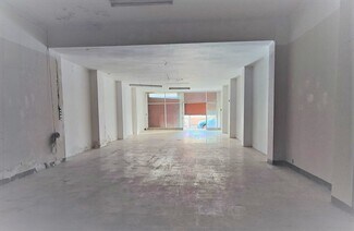 Plus de détails pour Multi-résidentiel à vendre