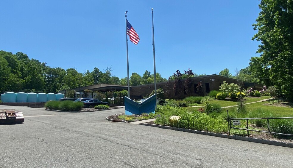 33 Daret Dr, Ringwood, NJ à louer - Photo du bâtiment - Image 1 de 5