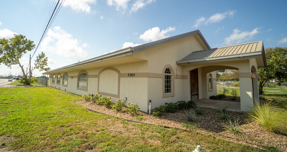 2203 Port Lavaca Dr, Victoria, TX for sale - Building Photo - Image 2 of 69