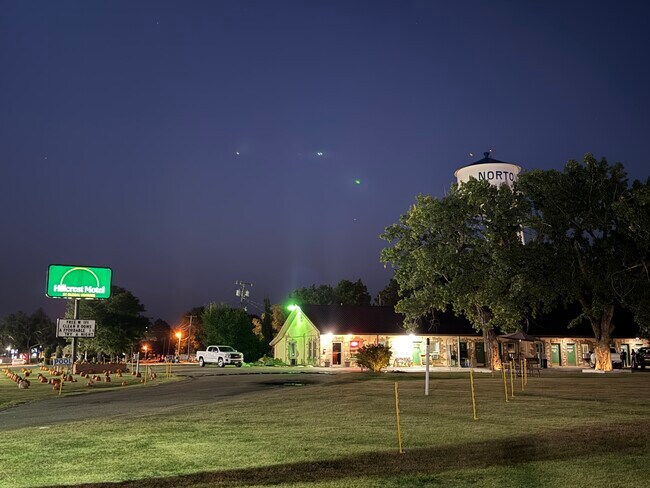 Plus de détails pour 606 W Holme St, Norton, KS - Services hôteliers à vendre