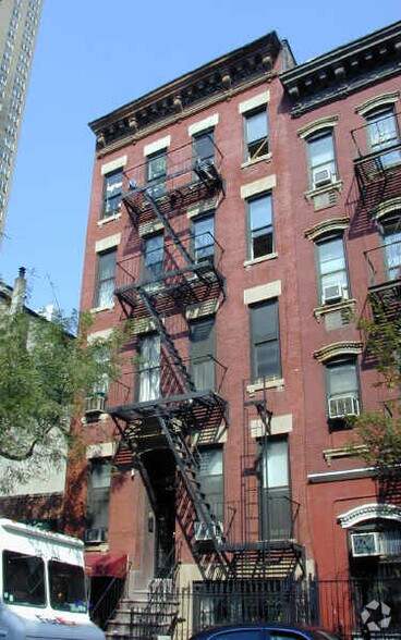 457 W 50th St, New York, NY à louer - Photo du bâtiment - Image 3 de 3