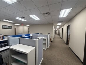 2014 Airport Rd, Conroe, TX for lease Interior Photo- Image 1 of 5