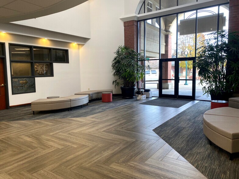 101 W Ironwood Dr, Coeur d'Alene, ID à louer - Photo du bâtiment - Image 3 de 6