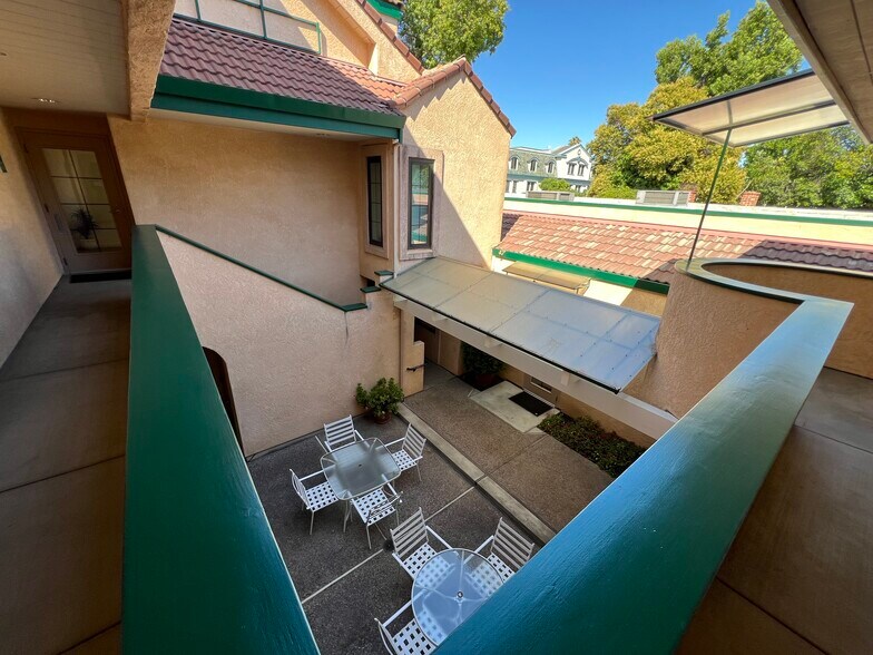 480 St John St, Pleasanton, CA à louer - Photo du bâtiment - Image 3 de 11