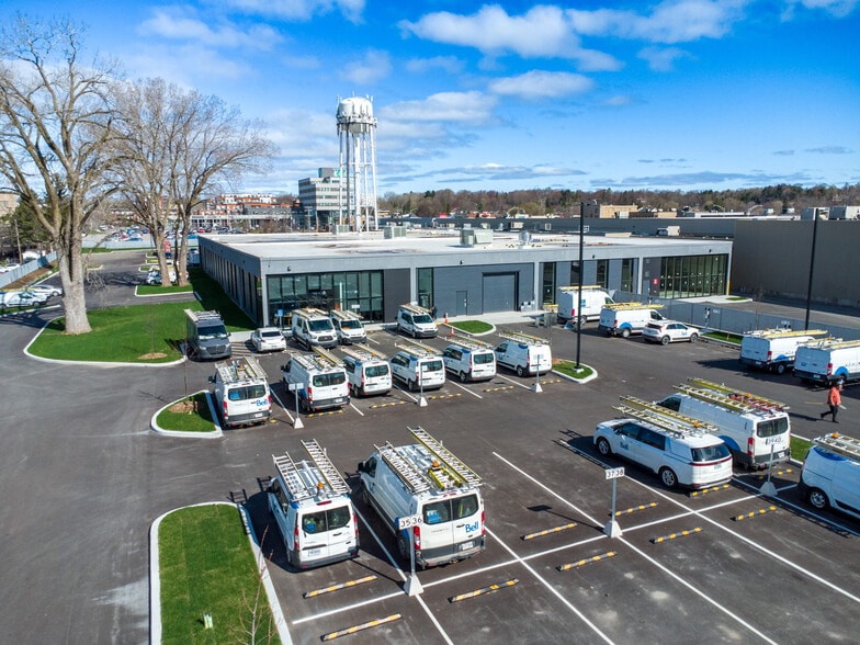 99 Boul Du Curé-Labelle, Sainte-therese, QC à louer - Photo du bâtiment - Image 3 de 4