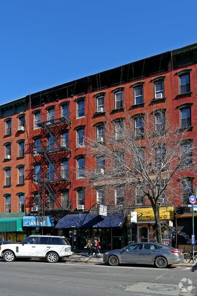 194 First Ave, New York, NY à louer - Photo du bâtiment - Image 2 de 3