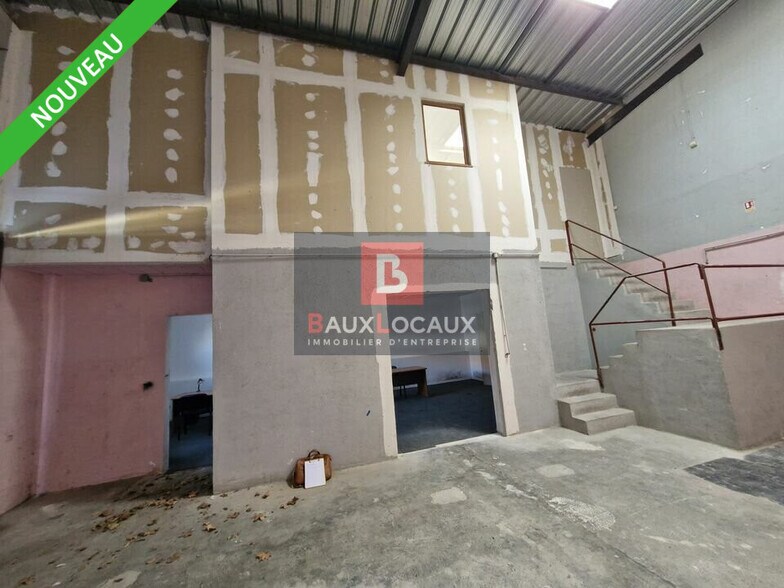 Office in Venelles for lease - Interior Photo - Image 2 of 10