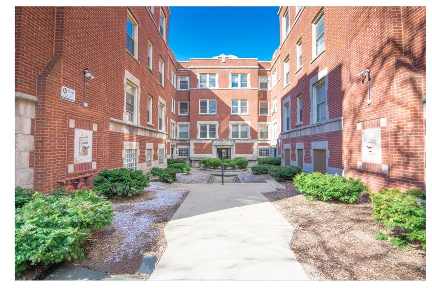 7816 S Cornell Ave, Chicago, IL à vendre - Photo du bâtiment - Image 1 de 5