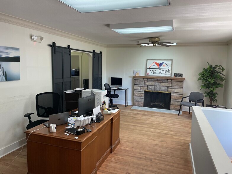 1011 Grand Ave, West Des Moines, IA à vendre - Photo du bâtiment - Image 2 de 9