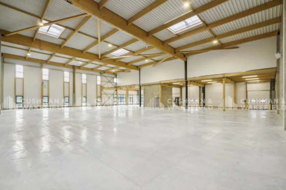 Flex in Graveson for lease Interior Photo- Image 1 of 5