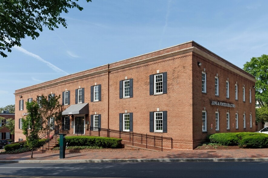 1680 Wisconsin Ave NW, Washington, DC for sale - Building Photo - Image 1 of 10