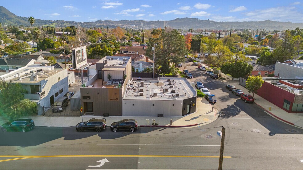 10440 Burbank Blvd, North Hollywood, CA à vendre - Photo du bâtiment - Image 3 de 28
