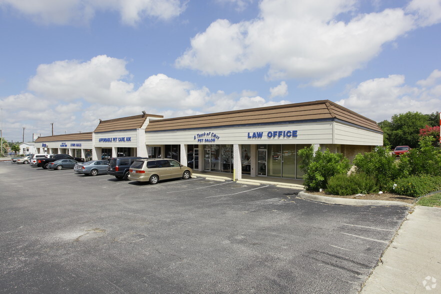 5431-5451 Grissom Rd, San Antonio, TX for lease - Primary Photo - Image 1 of 5