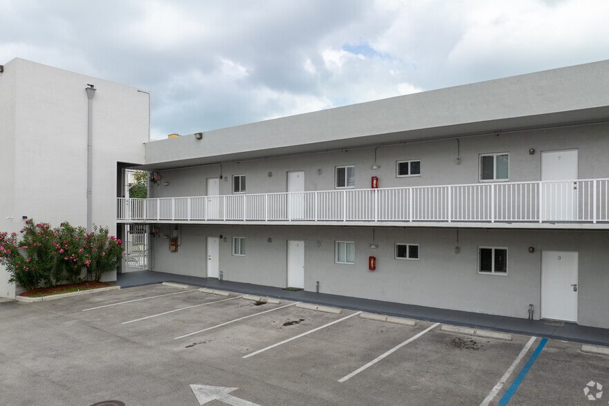 750 SW 2nd St, Miami, FL for sale - Building Photo - Image 2 of 37