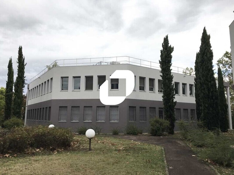 Office in Bron for lease - Building Photo - Image 3 of 8