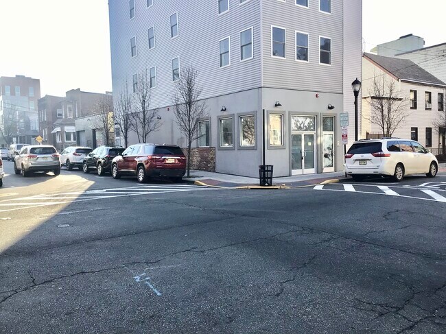 Plus de détails pour 912 Bergenline Ave, Union City, NJ - Commerce de détail à louer